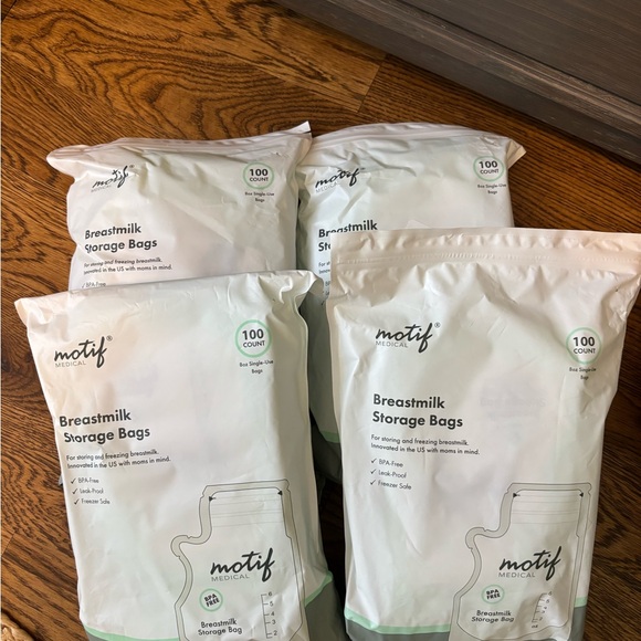 Motif Medical Other - motif Medical Breastmilk Storage Bags - WhiteLight Green (4 Packs)cooler bag